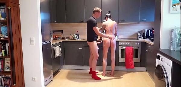 Schlanke deutsche Stief Mutter vom Sohn nackt in der Küche erwischt und gefickt